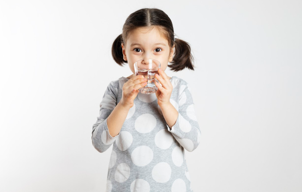 How To Keep Your Child Hydrated in the Summer Months